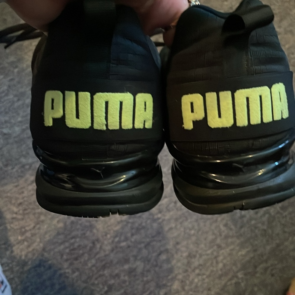 EUC Puma runners! Worn twice sz 10 mens 11 woman’s